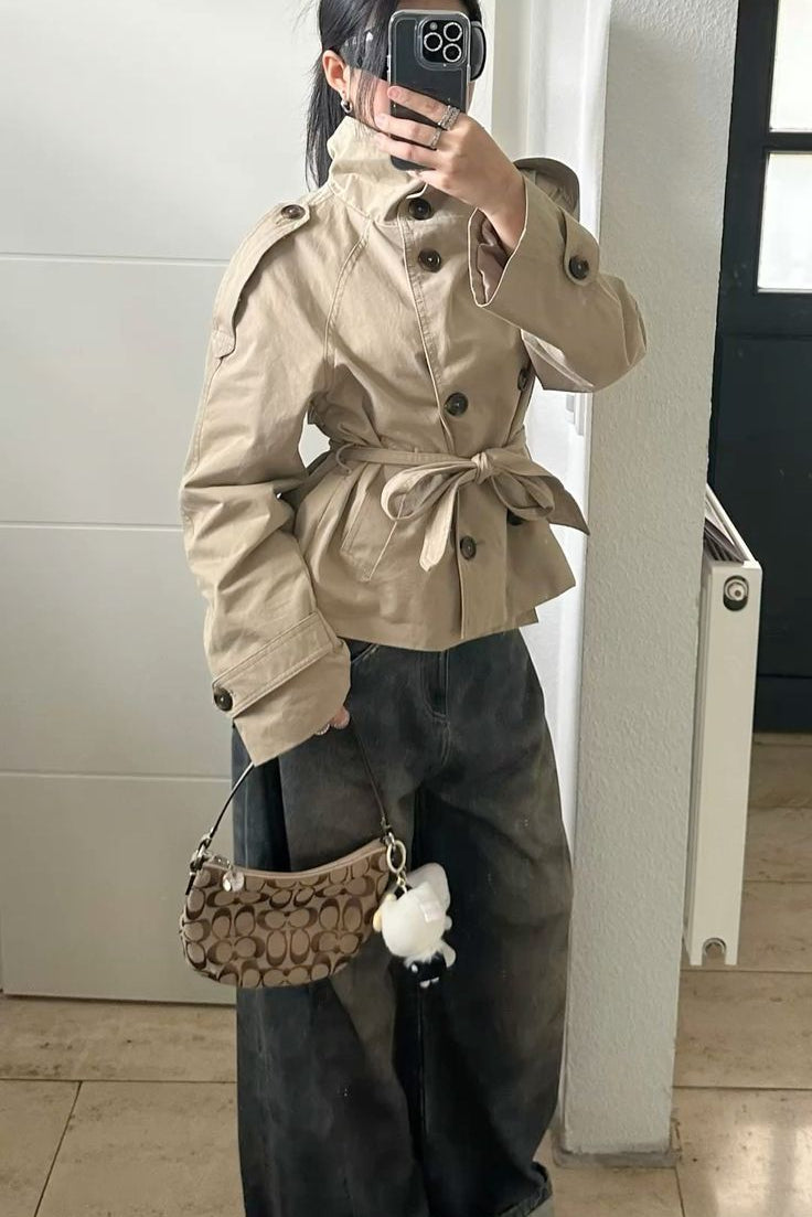 Mara cropped trench coat in beige | SOKYND