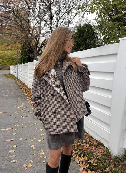 Natalie Houndstooth Buttoned Collar Jacket