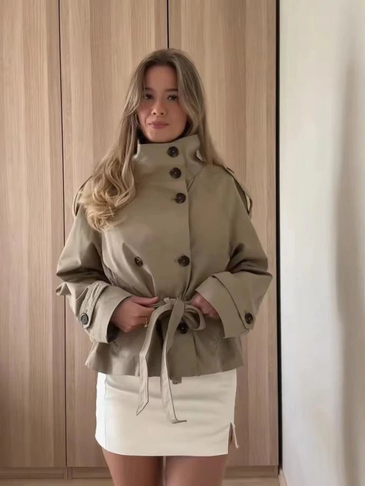 Mara cropped trench coat in khaki | SOKYND