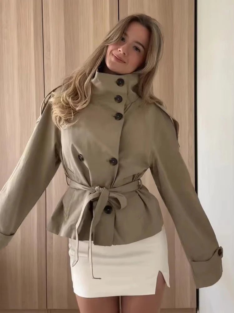 Mara cropped trench coat in khaki | SOKYND